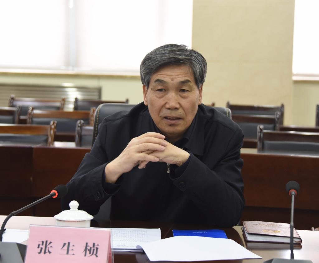 省政协教科文卫体委员会主任张生桢主持座谈会