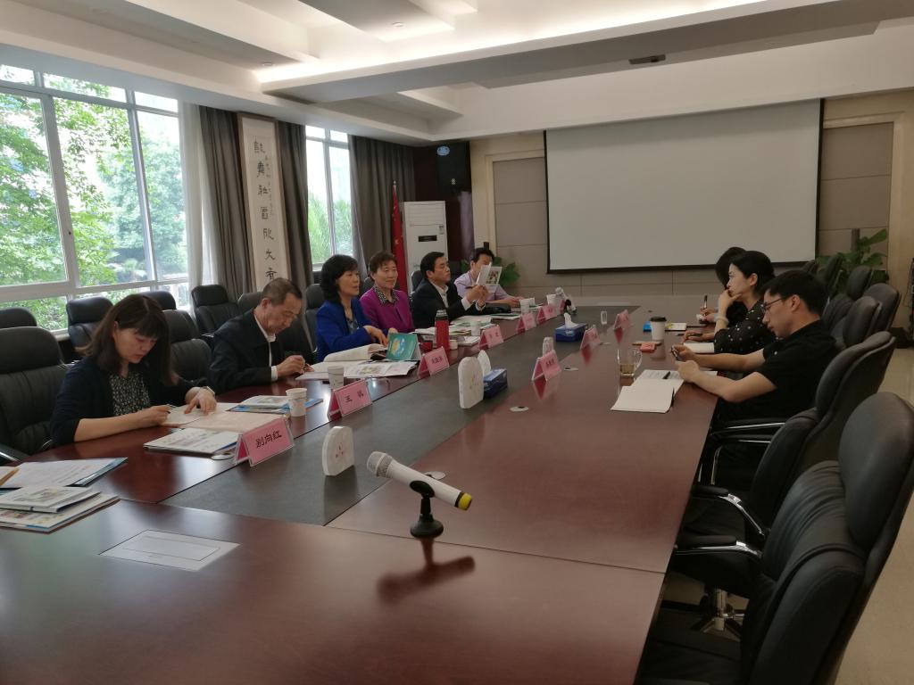 在成都社区大学座谈