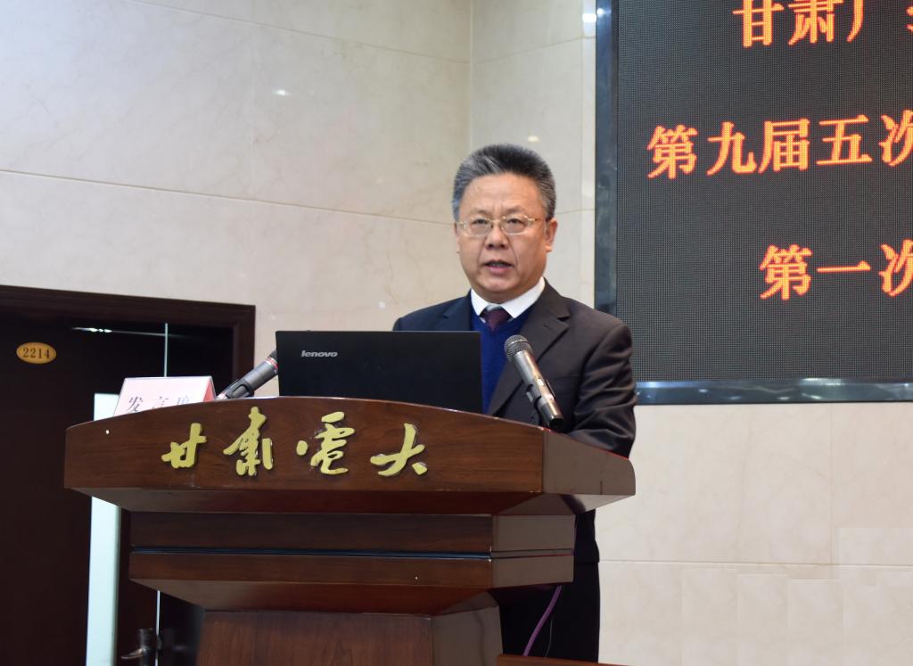 校长王宏宁作学校工作报告