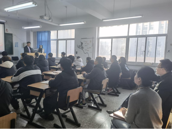 副校长魏兵海在职业技术学院讲思政课